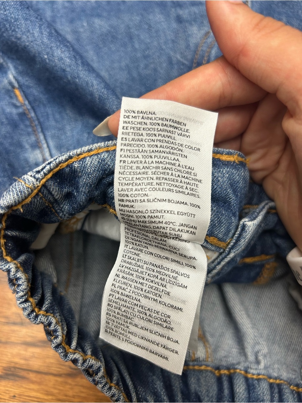 H&M Curvy Fit Wide Ultra High-Waisted Jeans - Picture 4 of 6